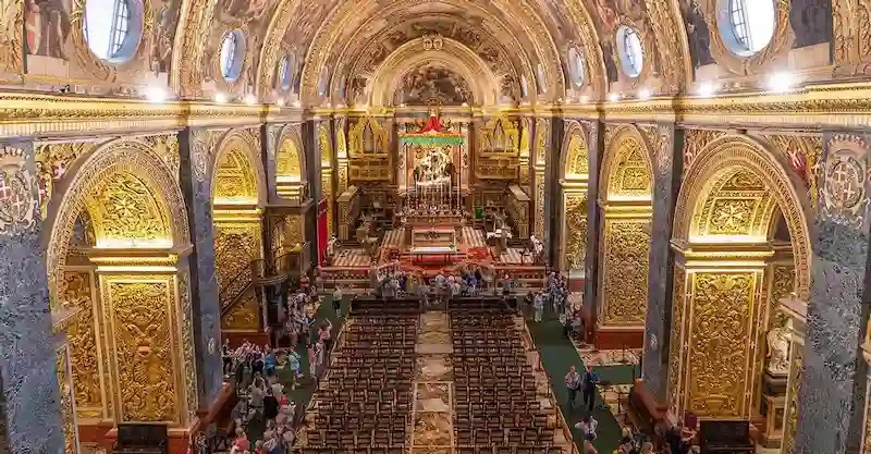 Interior barroco de la catedral de San Juan en La Valeta, Malta