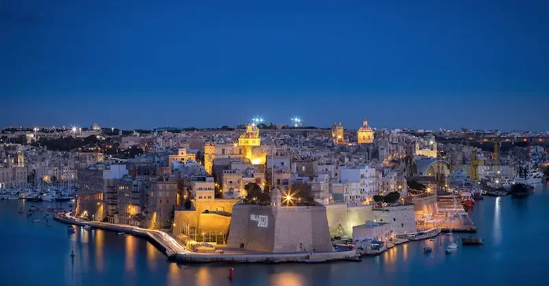Grand Harbour de Malta, puerto histórico con vistas a La Valeta