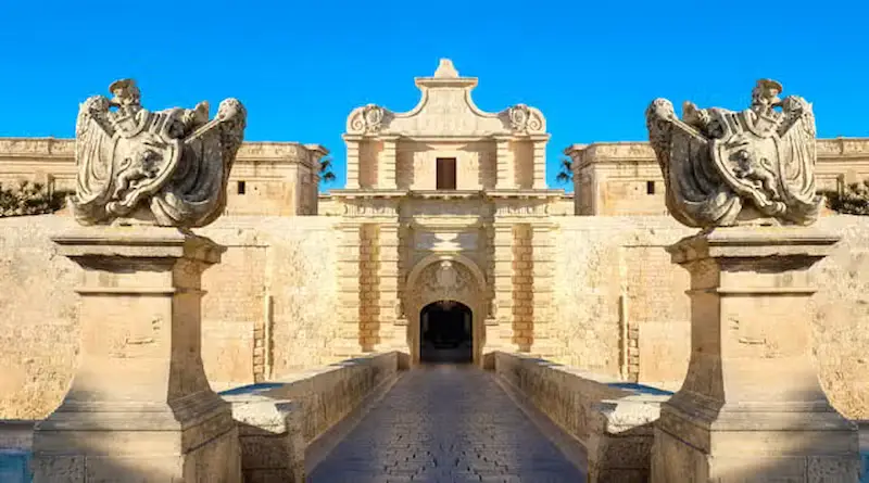 Calle de piedra en Mdina, la ciudad amurallada de Malta